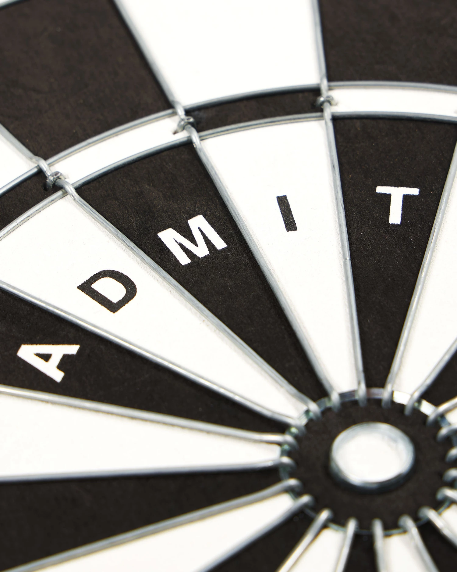 Weekend Offender Dartboard Black 4 Weekend Offender Dartboard Black - Image 4