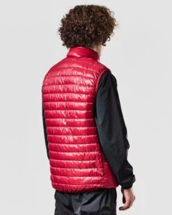Weekend Offender Scardina Packable Gilet Scarlet Red -Clothing Shop JKAW2321 SCARDINA SCARLET 1524 MODEL