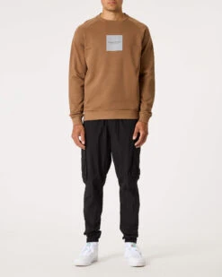 Weekend Offender WOAN Reflective Graphic Sweatshirt Caramel -Clothing Shop PSAW22 03 WOAN REFLECTIVE SWEAT CARAMEL MODEL 4364