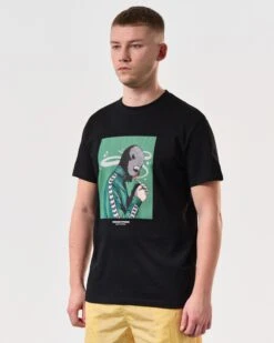 Weekend Offender Fumo Graphic T-Shirt Black -Clothing Shop PTSS2409 FUMO BLACK 6261 MODEL
