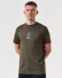 Weekend Offender Reggie Graphic T-Shirt Castle Green -Clothing Shop PTSS2411 REGGIE CASTLE GREEN 6189 MODEL