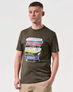 Weekend Offender Cassettes Graphic T-Shirt Castle Green -Clothing Shop PTSS2424 CASSSETS CASTLE GREEN 5819 MODEL