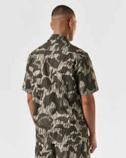 Weekend Offender Monuriki Shirt Castle Green Rain Camo -Clothing Shop SHSS2404 MONURIKI CAMO CASTLE GREEN 3686 MODEL