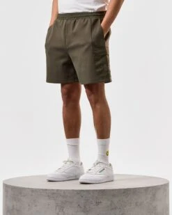 Weekend Offender Caleta Shorts Castle Green -Clothing Shop STSS2422 CALETA CASTLE GREEN 4239 MODEL