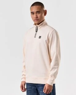 Weekend Offender Matisa Quarter Zip Sweatshirt Alabaster 9 Weekend Offender Matisa Quarter Zip Sweatshirt Alabaster -Clothing Shop SWSS2405 MATISA ALABASTER 4554 MODEL