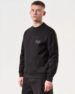 Weekend Offender Paraiso Sweatshirt Black 9 Weekend Offender Paraiso Sweatshirt Black -Clothing Shop SWSS2409 PARAISO BLACK 5928 MODEL