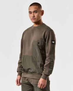 Weekend Offender Sirenko Pocket Sweatshirt Castle Green 8 Weekend Offender Sirenko Pocket Sweatshirt Castle Green -Clothing Shop SWSS2410 SIRENKO CASTLE GREEN 3814 MODEL
