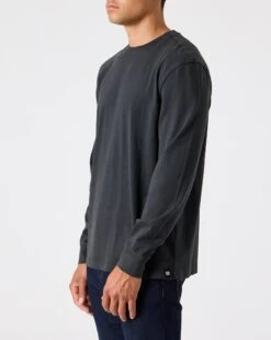 Weekend Offender Freetown Long Sleeve T-Shirt Anthracite -Clothing Shop TS AW22 07 FREETOWN ANTHRACITE MODEL 2038
