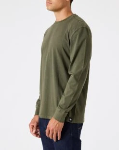 Weekend Offender Freetown Long Sleeve T-Shirt Dark Green -Clothing Shop TS AW22 07 FREETOWN DARK GREEN MODEL 2118