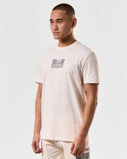 Weekend Offender Dygas T-Shirt Alabaster 8 Weekend Offender Dygas T-Shirt Alabaster -Clothing Shop TSS2406 DYGAS ALABASTER 4519 MODEL