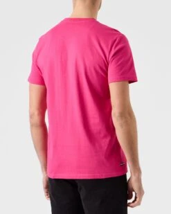 Weekend Offender Millergrove T-Shirt Magenta -Clothing Shop TSSS2306 MILLERGORVE MAGENTA 5612 MODEL