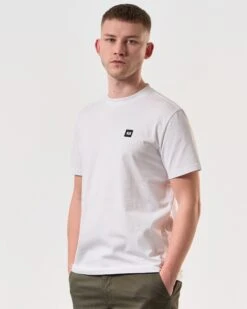 Weekend Offender Cannon Beach T-Shirt White -Clothing Shop TSSS2401 CANNON BEACH WHITE 6393 MODEL