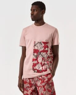 Weekend Offender Noosa T-Shirt Blaze Red Rain Camo 9 Weekend Offender Noosa T-Shirt Blaze Red Rain Camo -Clothing Shop TSSS2410 NOOSA CAMO BLAZE RAIN 6902