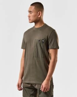 Weekend Offender Tabiti Pocket T-Shirt Castle Green -Clothing Shop TSSS2413 TABITI CASTLE GREEN 3789 MODEL